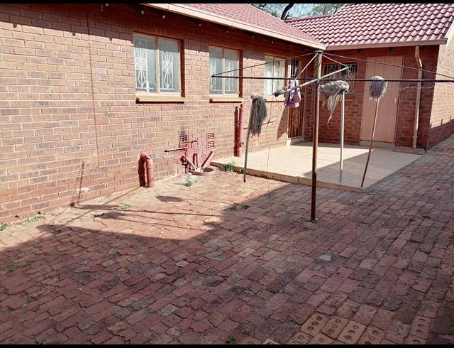 3 BEDROOM HOUSE FOR SALE IN GEELHOUTPARK